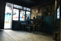 Schulaufgaben in der Küche