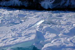 Mehr Schnee auf mehr Eisschollen