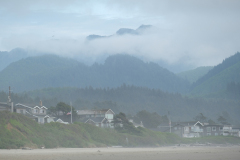 Küstenhäuser vom Strand aus