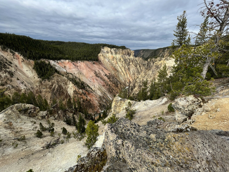 Hinter  Yellowstone Falls